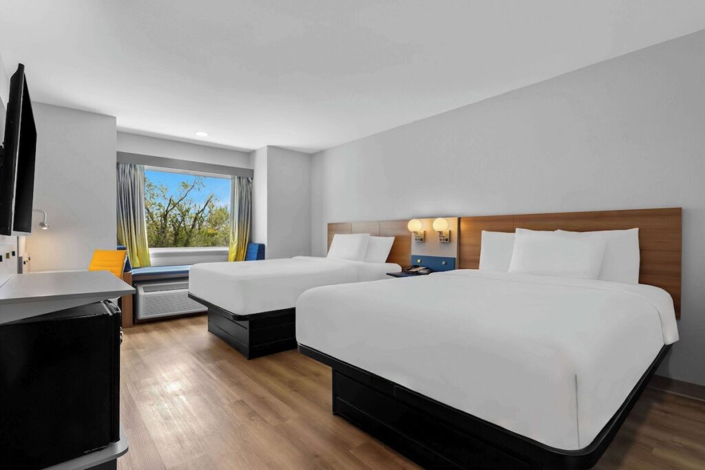 Microtel Inn & Suites by Wyndham Tulsa - Catoosa Route 66 - Image 3