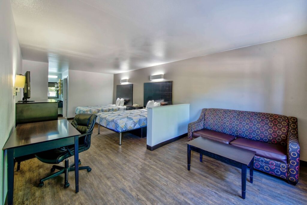 Motel 6 Arlington TX Entertainment District - Image 3