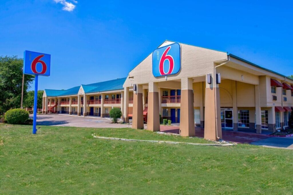 Motel 6 Arlington TX Entertainment District - Image 2