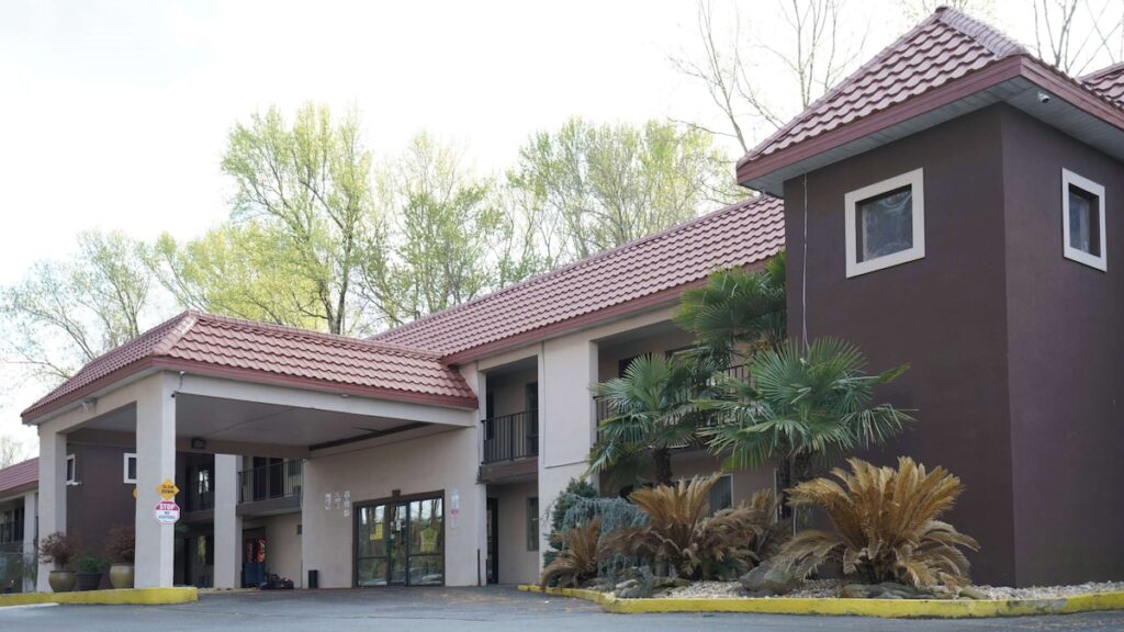 Motel 6 Atlanta GA Atlanta Airport East - Image 2