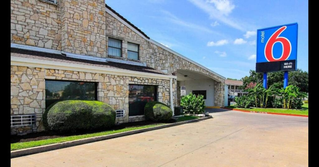 Motel 6 Austin, TX - Central Downtown UT