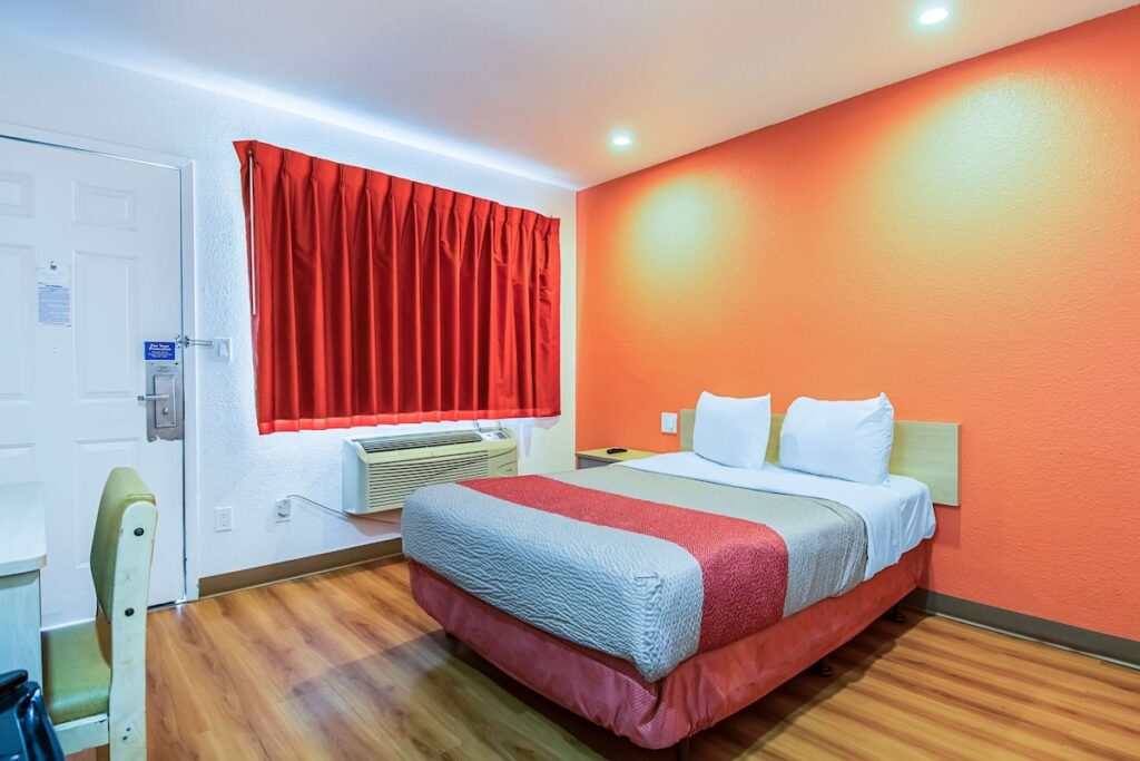 Motel 6-Bakersfield, CA - Airport - Image 4