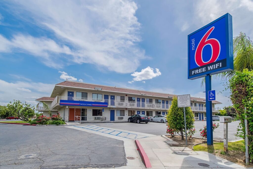 Motel 6-Bakersfield, CA - Airport
