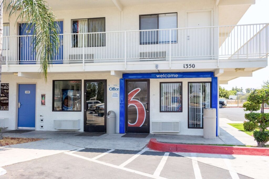 Motel 6 Bakersfield, CA - Convention Center