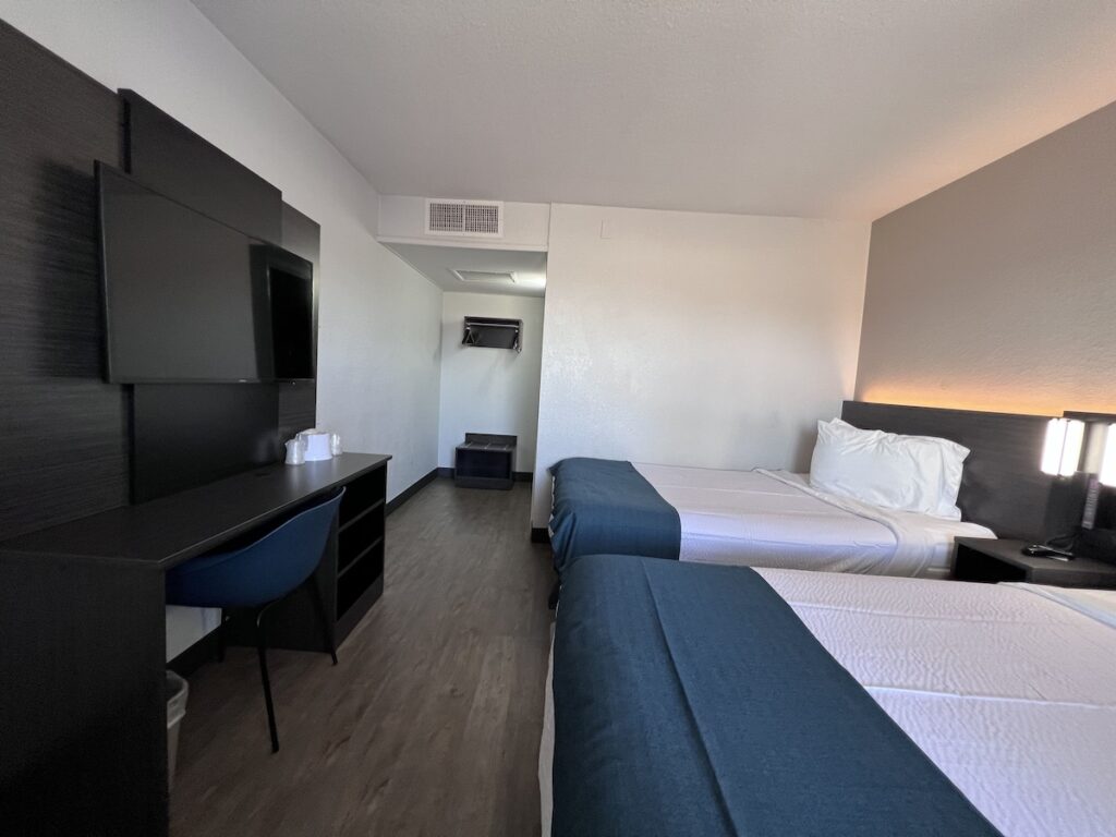 Motel 6-Bakersfield, CA - South - Image 4