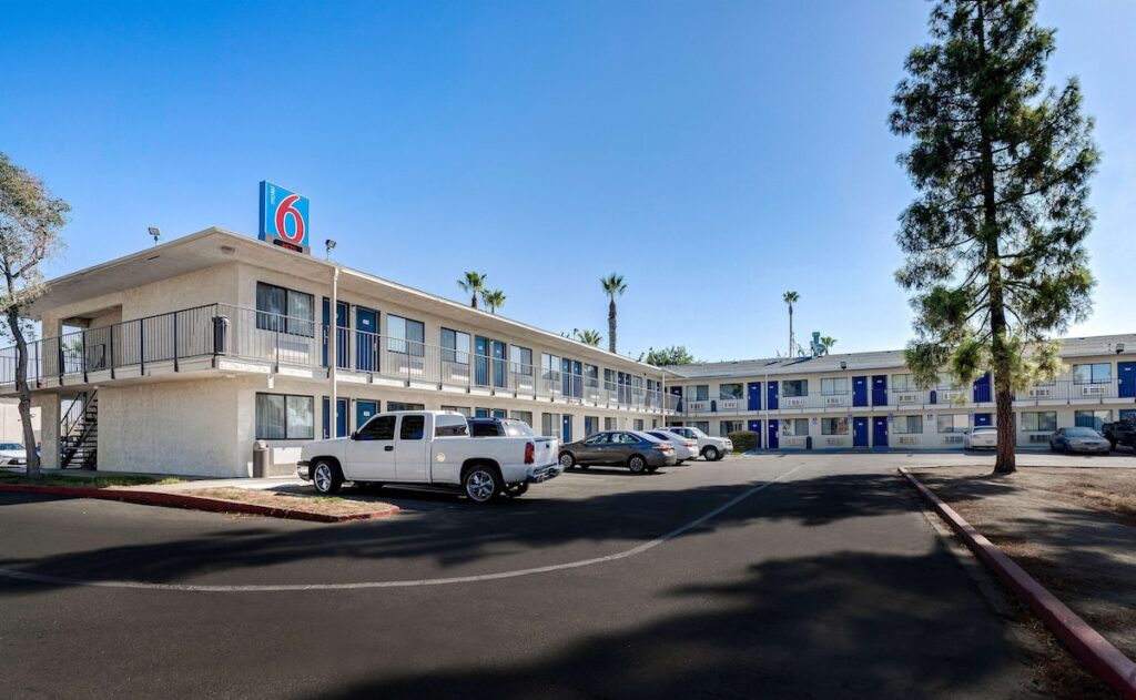 Motel 6-Bakersfield, CA - South - Image 2