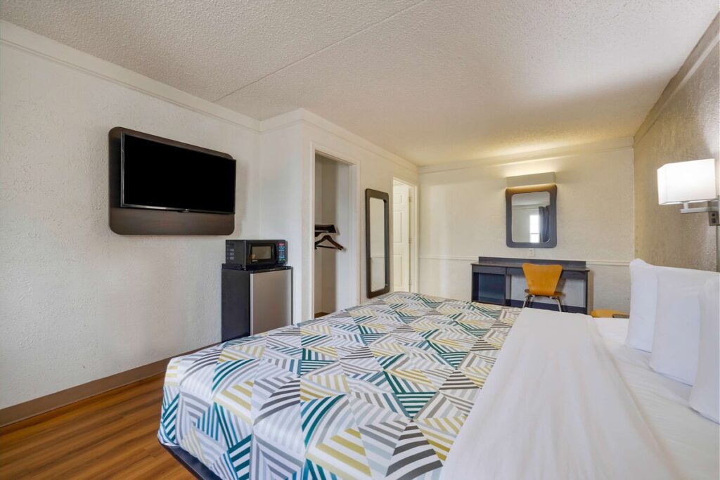 Motel 6-Beaumont, TX - Image 4