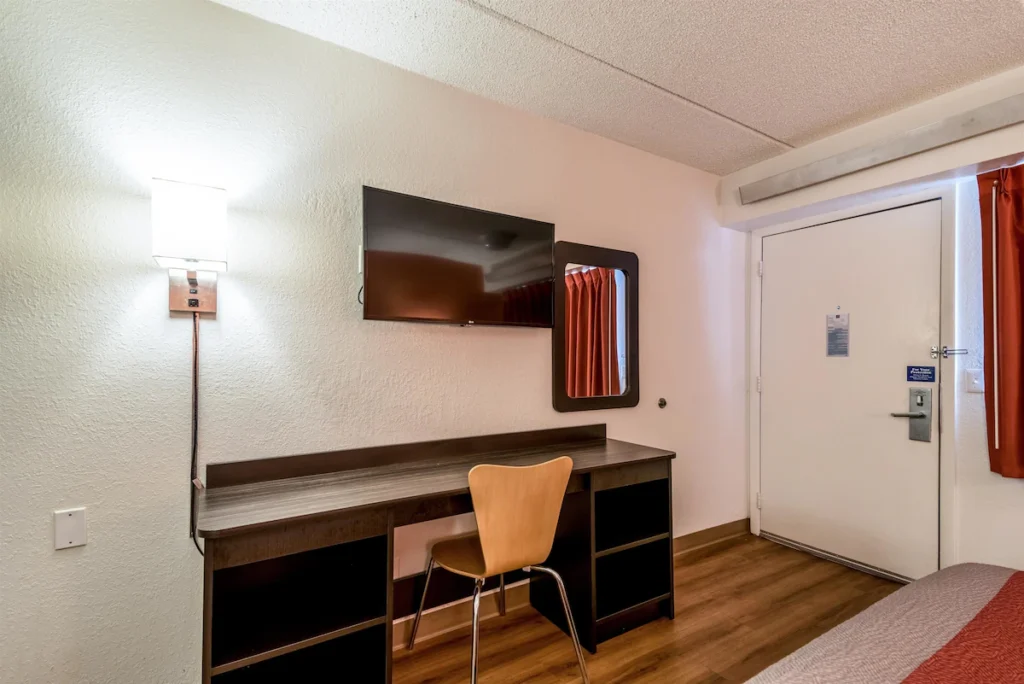 Motel 6 Birmingham, AL - Medical Center - Inverness Hwy 280 - Image 3