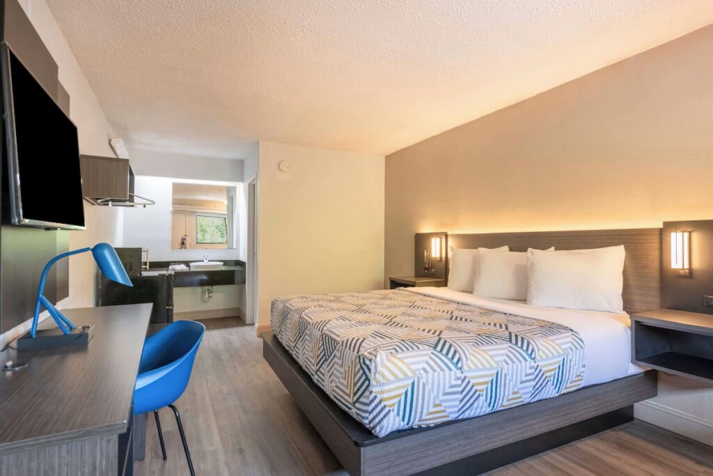 Motel 6-Charlotte, NC - Coliseum - Image 2