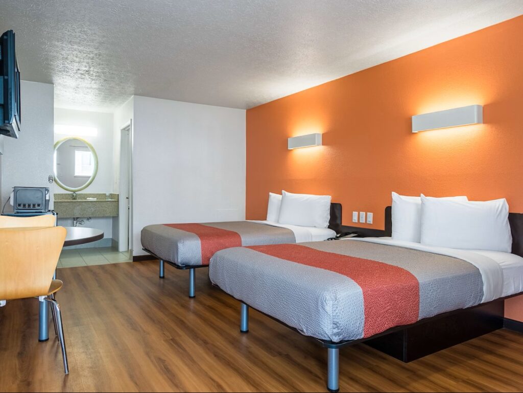 Motel 6-Columbus, OH - OSU - Image 2