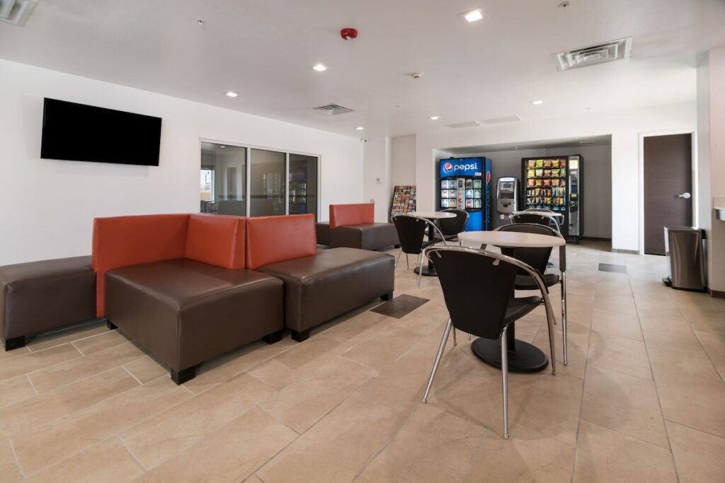 Motel 6-Corpus Christi, TX - Image 4