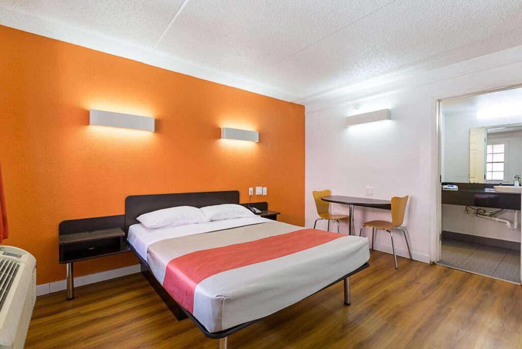 Motel 6-Dallas, TX - Market Center - Image 2