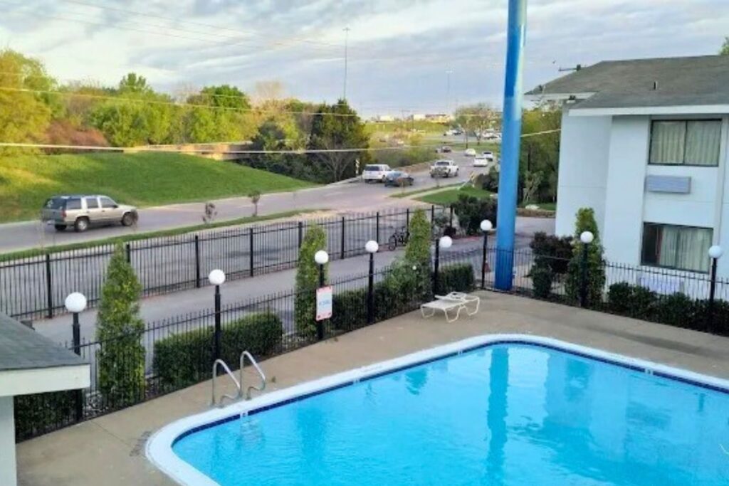 Motel 6-Dallas, TX - South - Image 4