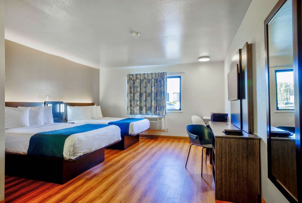 Motel 6-Duluth, MN - Image 2