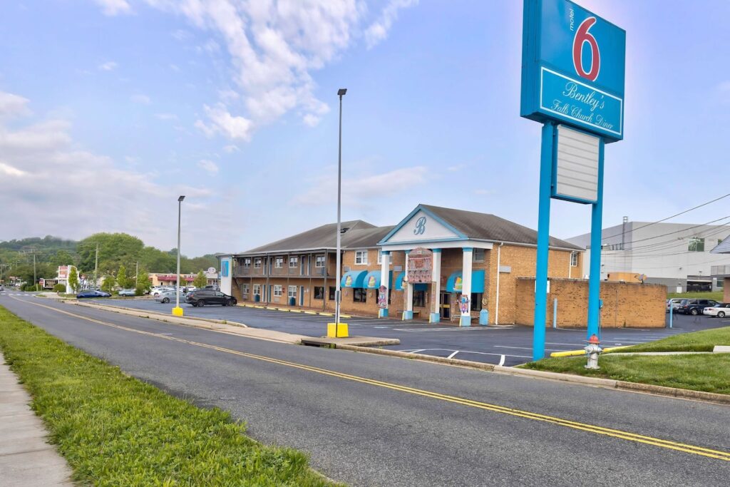 Motel 6-Falls Church, VA - Arlington Boulevard - Image 2
