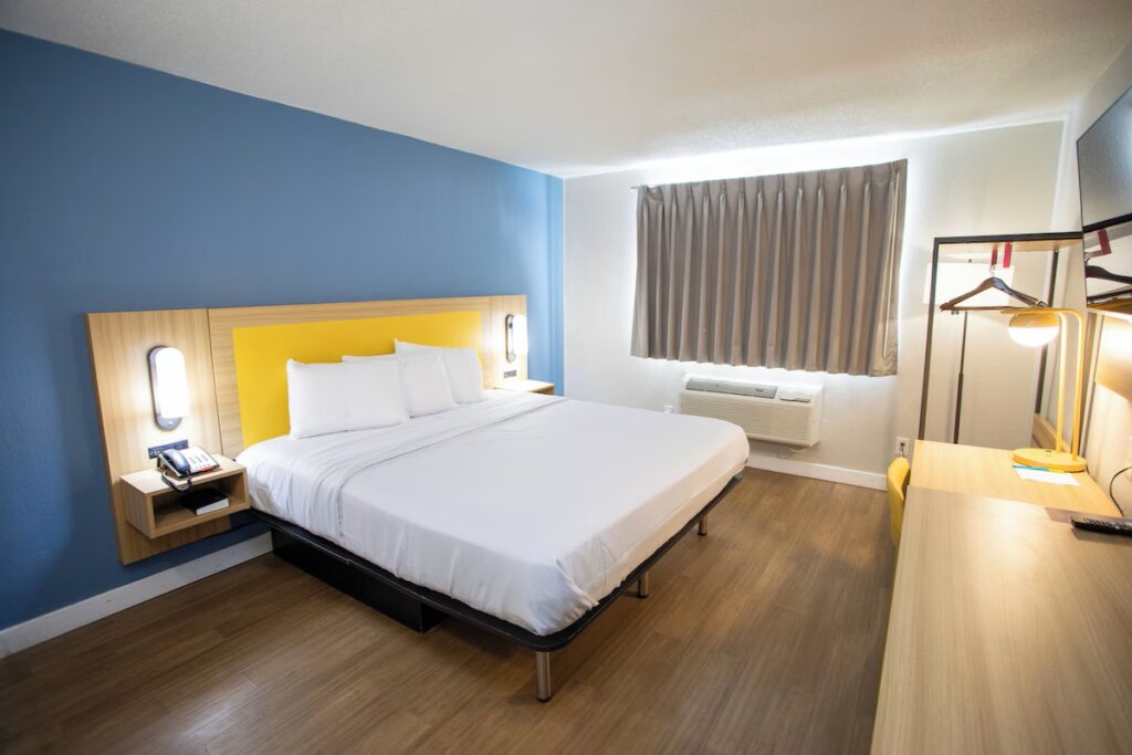 Motel 6-Fargo, ND - West Acres - North Fargo - Image 2