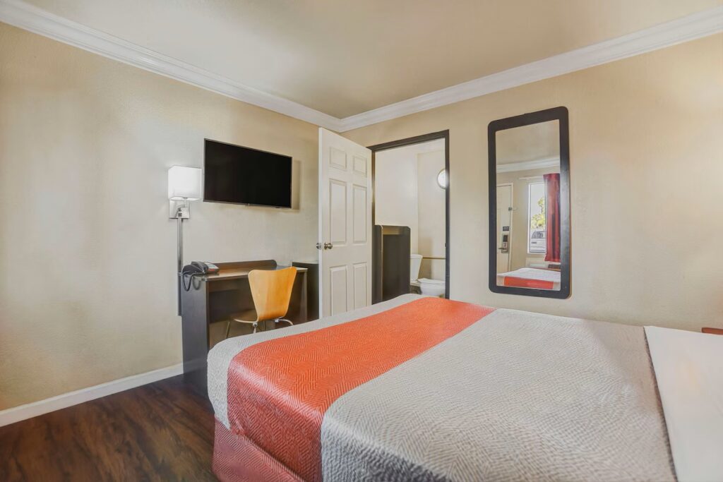 Motel 6-Fresno, CA - Belmont Ave - Image 2