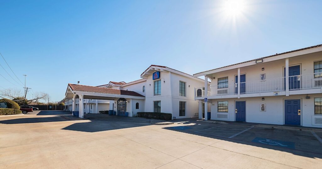 Motel 6-Grand Prairie, TX - Near Six Flags Drive