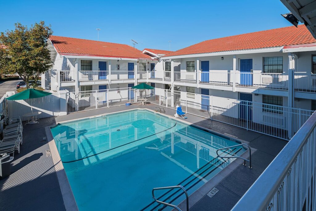 Motel 6-Grand Prairie, TX - Near Six Flags Drive - Image 5