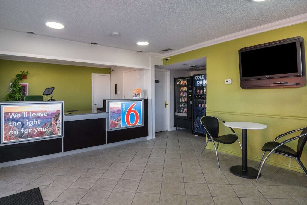Motel 6 Irving - Loop 12 - Image 4