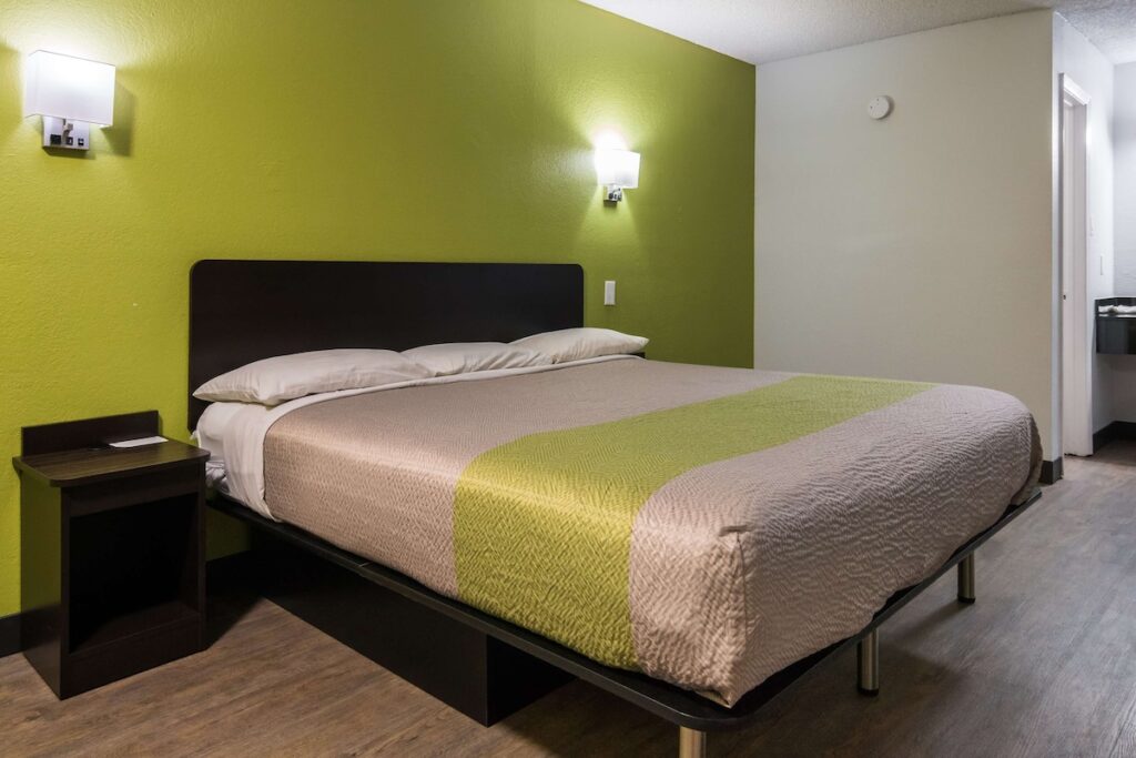 Motel 6 Irving - Loop 12 - Image 2