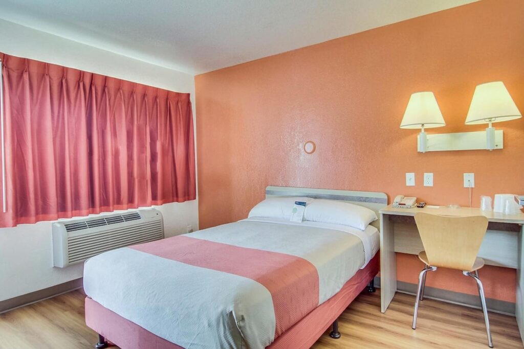 Motel 6-Jacksonville, FL - Orange Park - Image 2