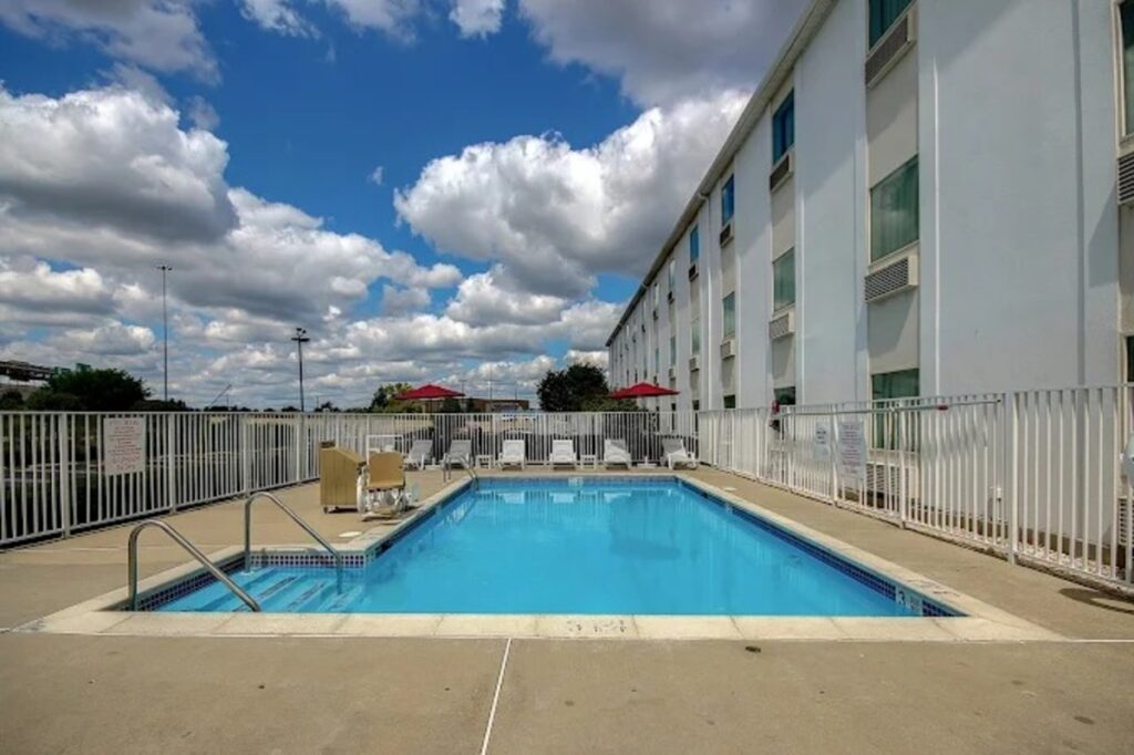 Motel 6 King Of Prussia PA - Image 3