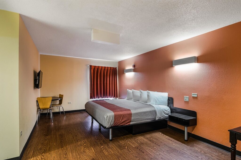 Motel 6-Libertyville, IL - Image 2