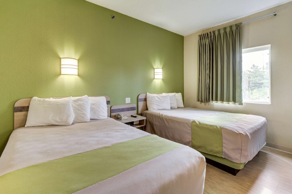 Motel 6-Medina, OH - Cleveland - Image 3