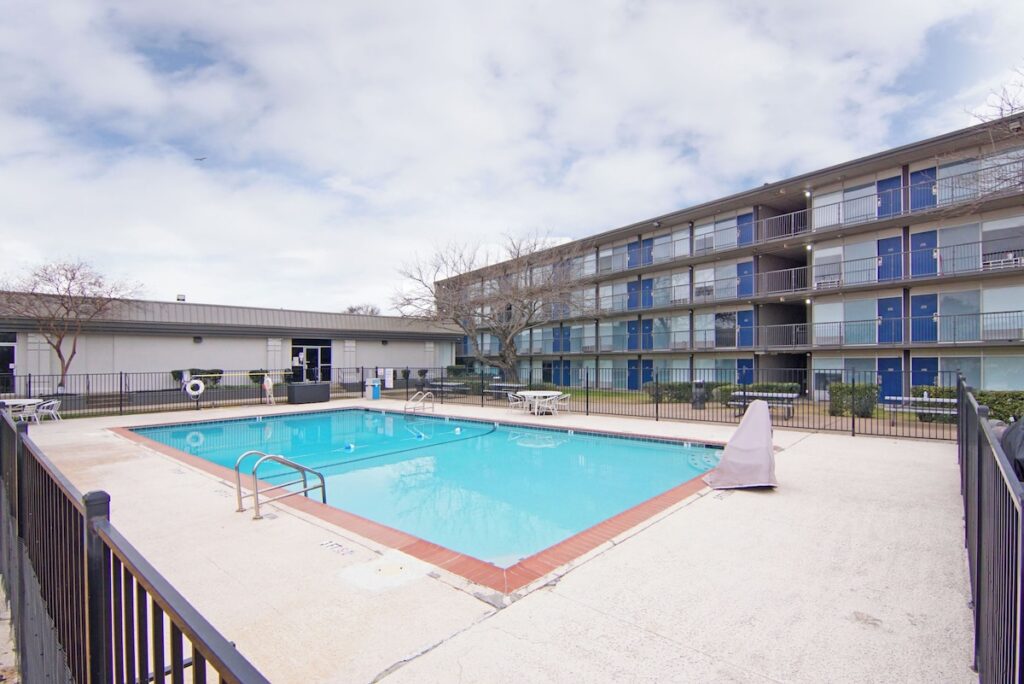 Motel 6 Mesquite, TX Town East - Image 5