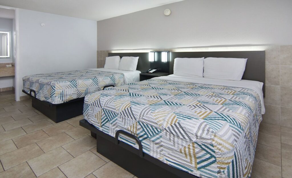 Motel 6 Mesquite, TX Town East - Image 3