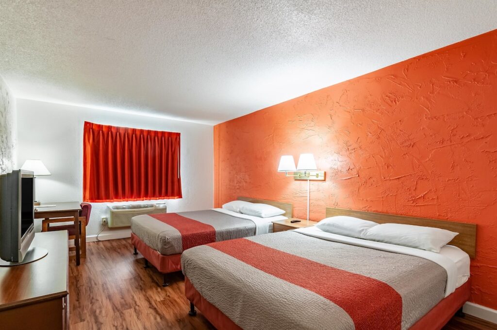 Motel 6-Naperville, IL - Image 4