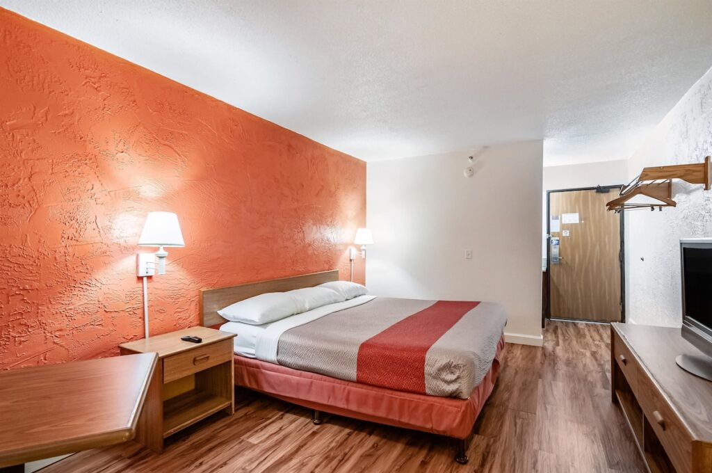 Motel 6-Naperville, IL - Image 3