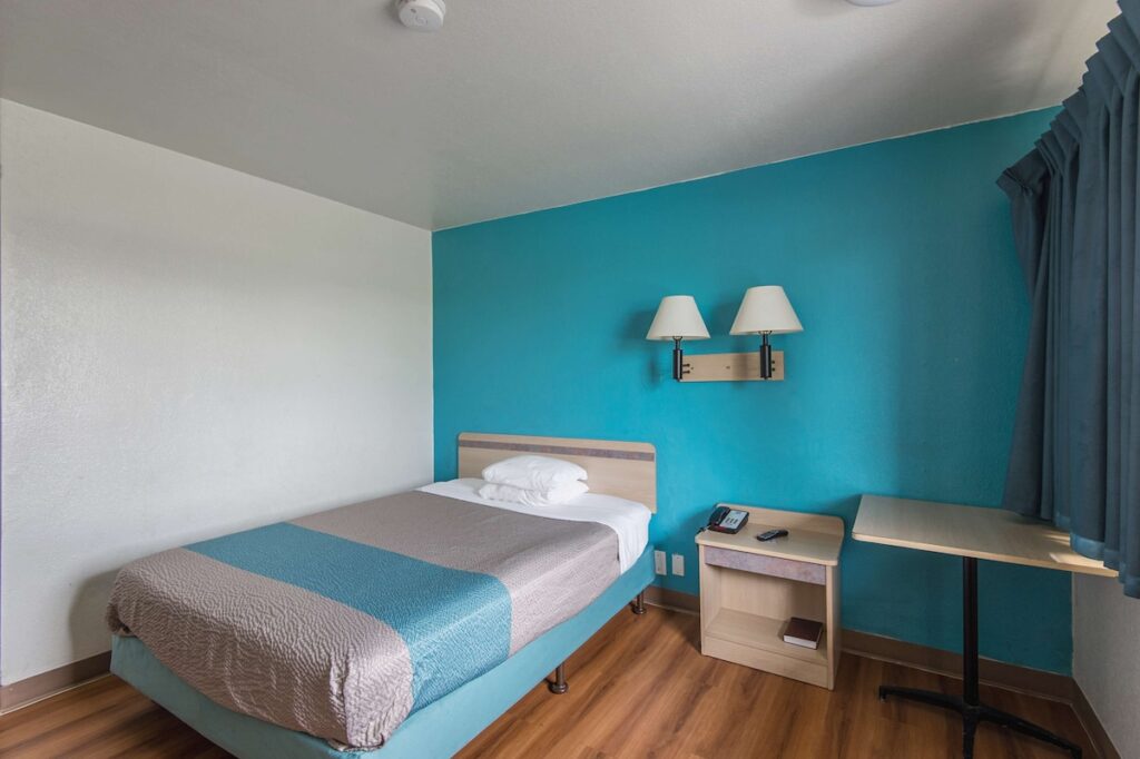 Motel 6-Overland Park, KS - Image 5