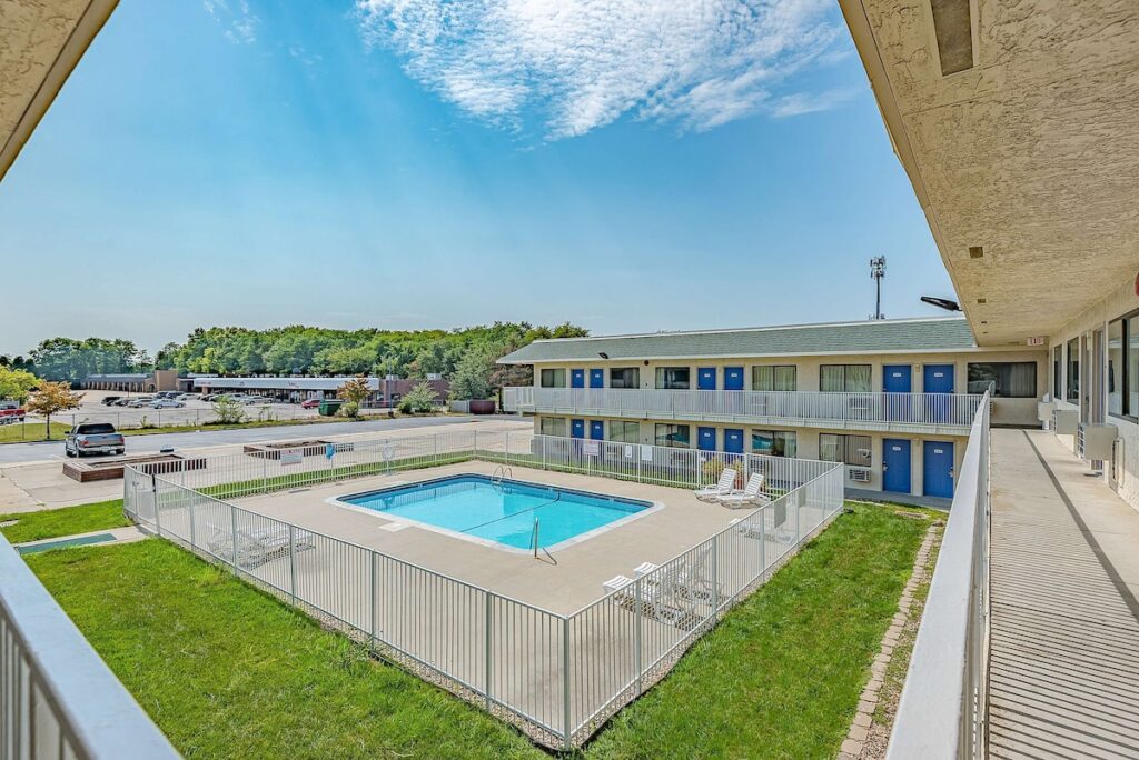 Motel 6-Overland Park, KS - Image 3