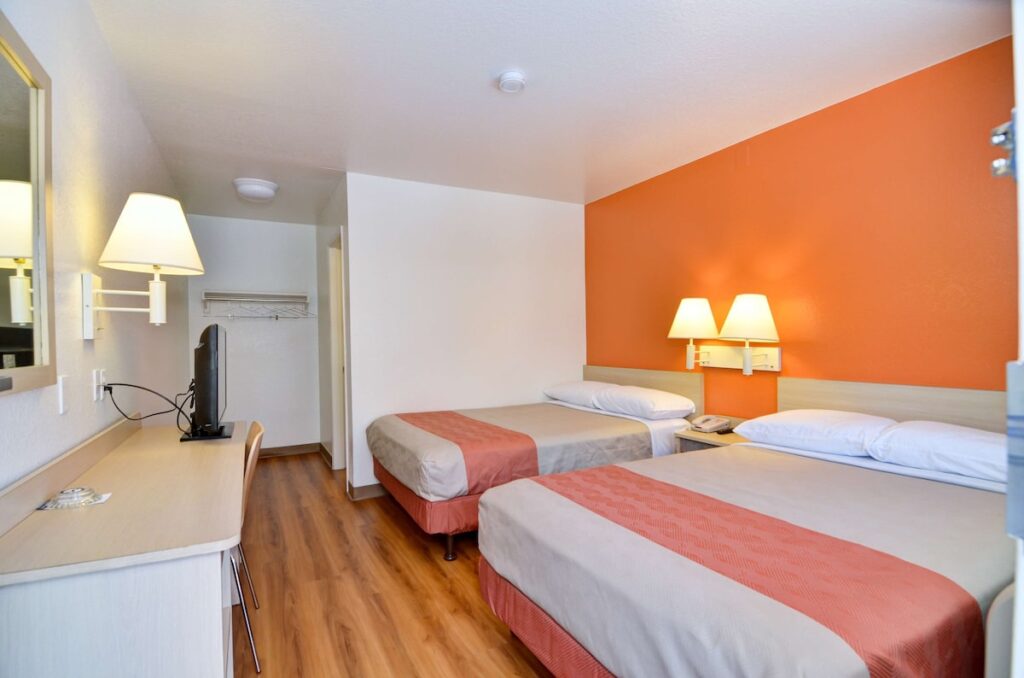 Motel 6-Palm Springs, CA - East - Palm Canyon - Image 4