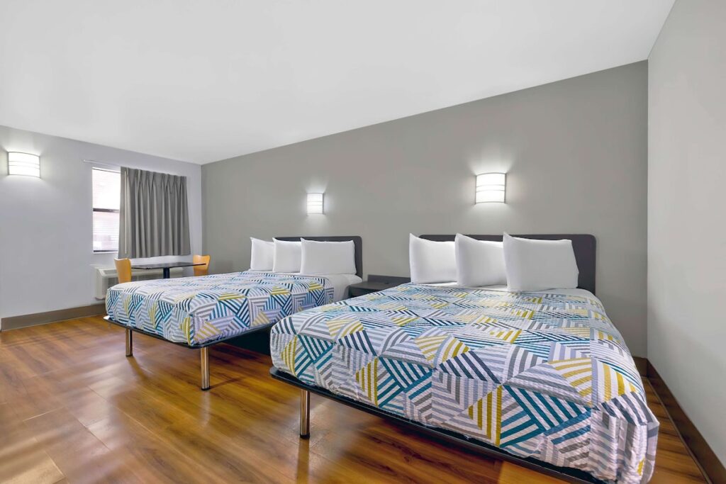 Motel 6-Plano, TX - Plano Northeast - Image 2