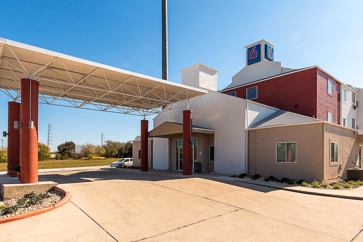Motel 6-San Antonio, TX - Downtown - Alamo Dome - Image 1