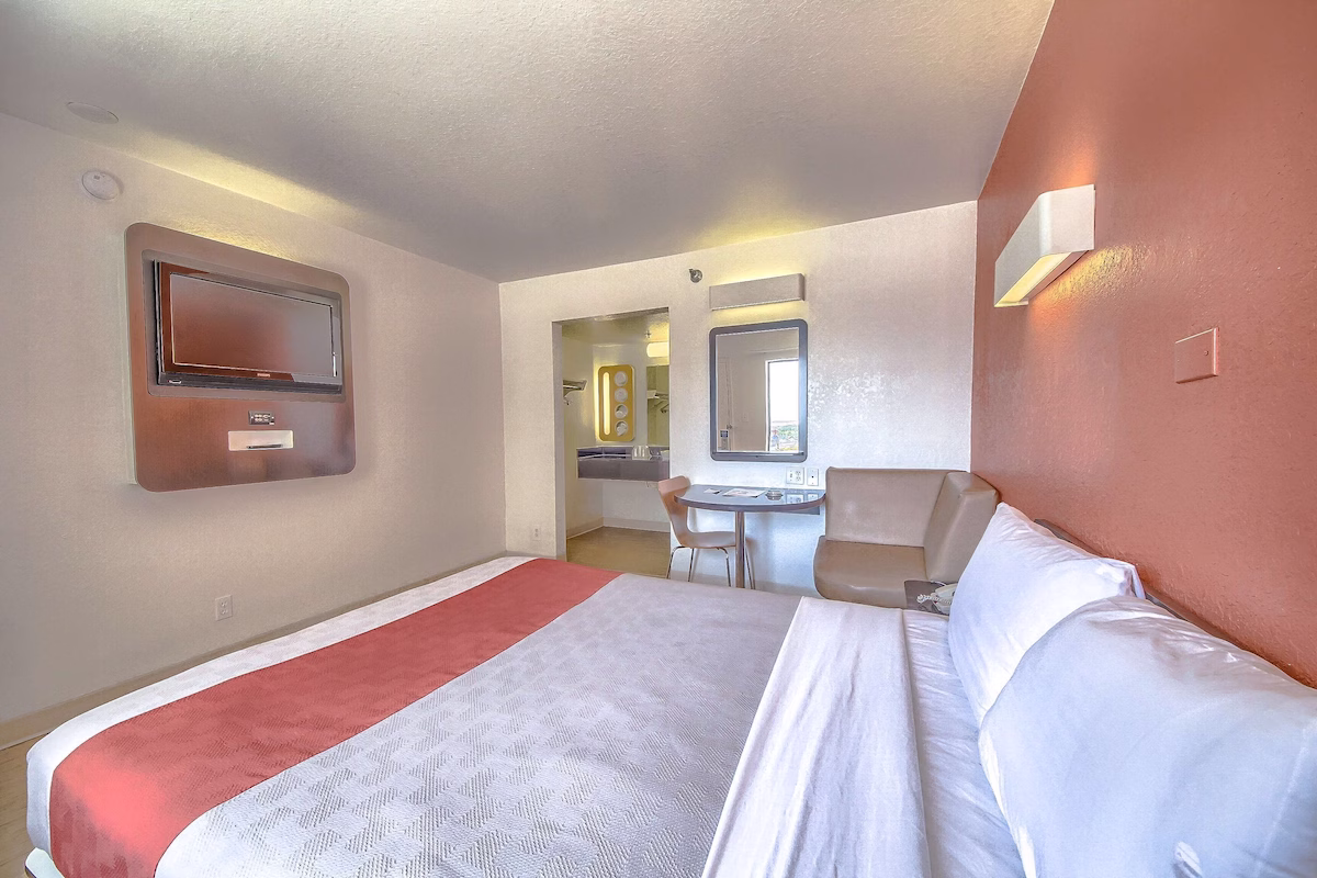 Motel 6-San Antonio, TX - Fiesta Trails - Image 4