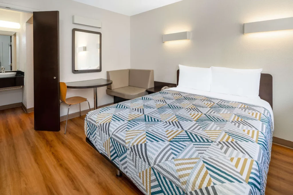 Motel 6-Santa Barbara, CA - State Street - Image 4