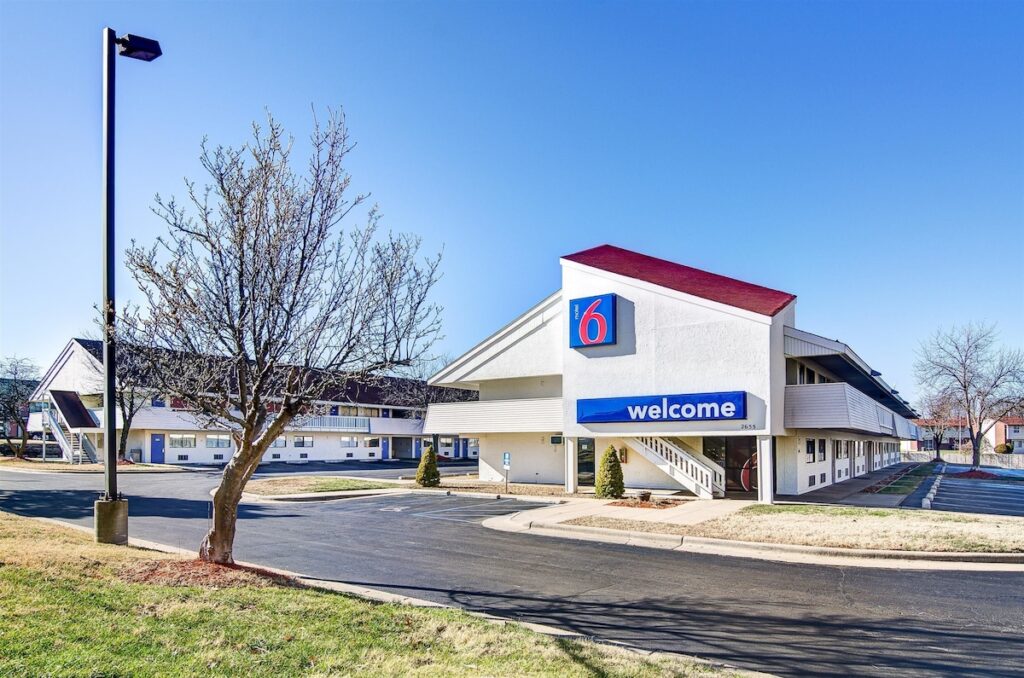 Motel 6-Springfield, MO - North - Image 2