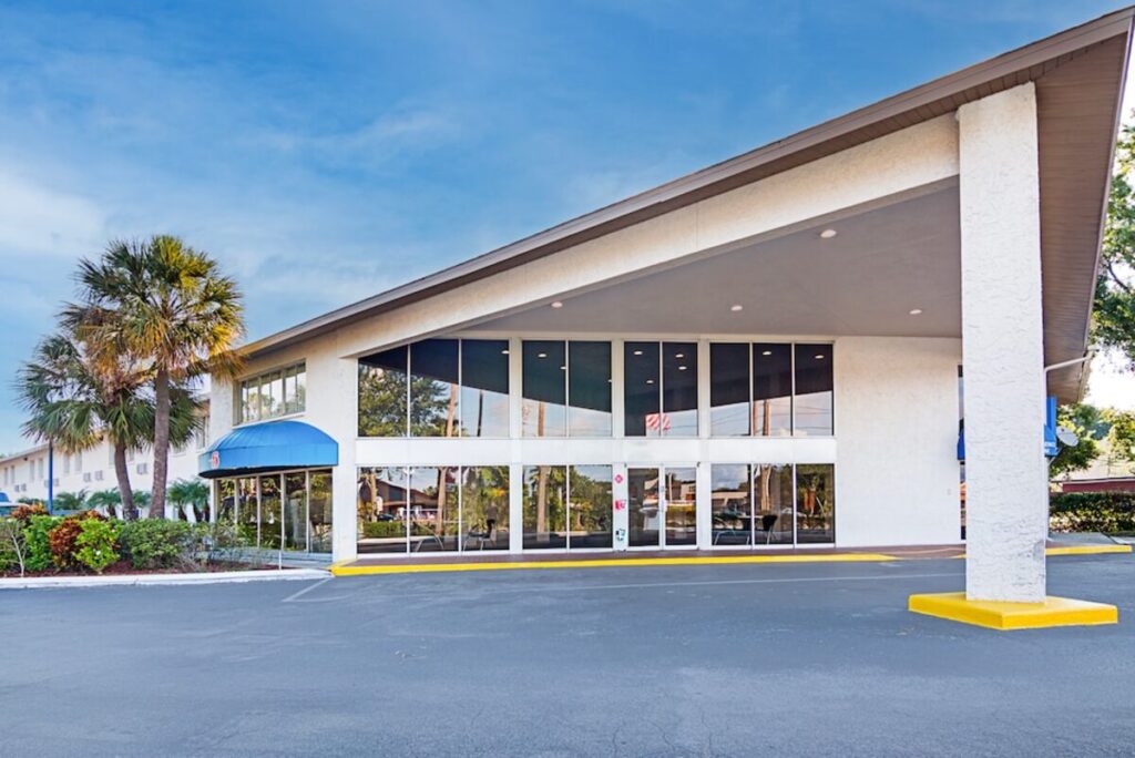 Motel 6-Tampa, FL - Fairgrounds - Image 1