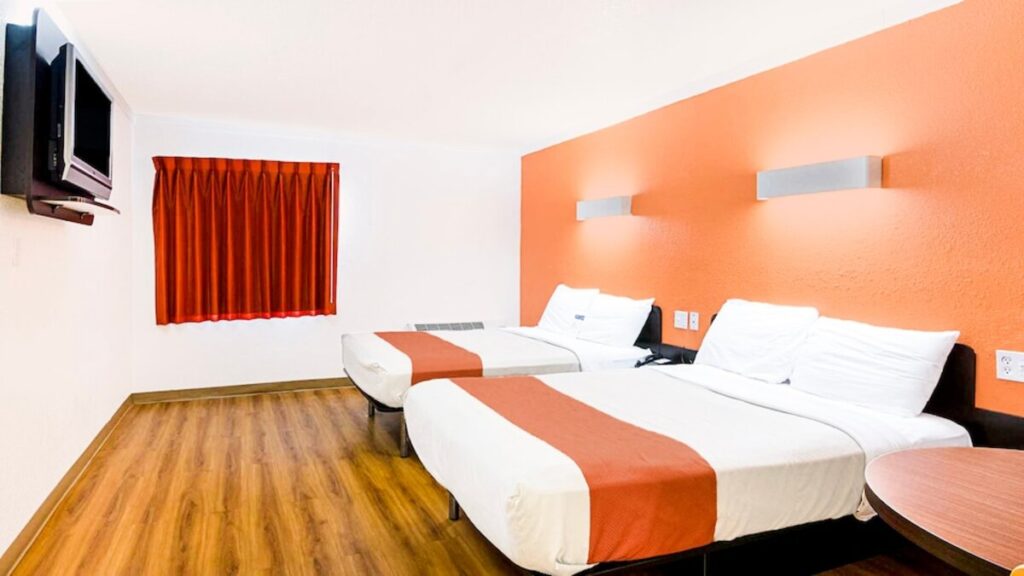 Motel 6-Tampa, FL - Fairgrounds - Image 5