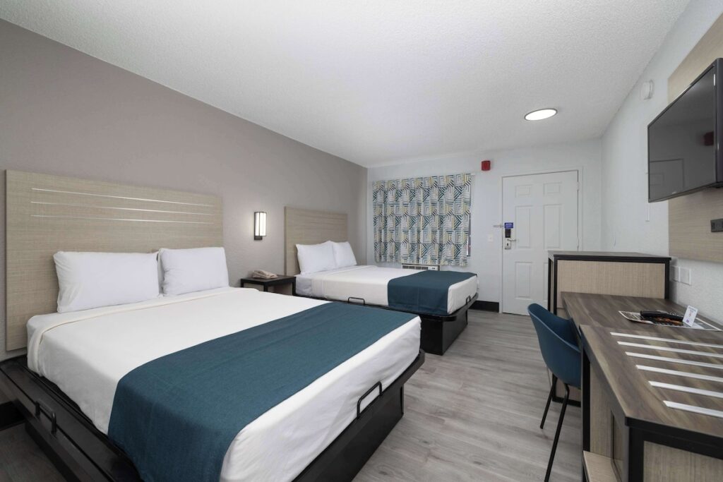 Motel 6-Tempe, AZ - Broadway - ASU - Image 2