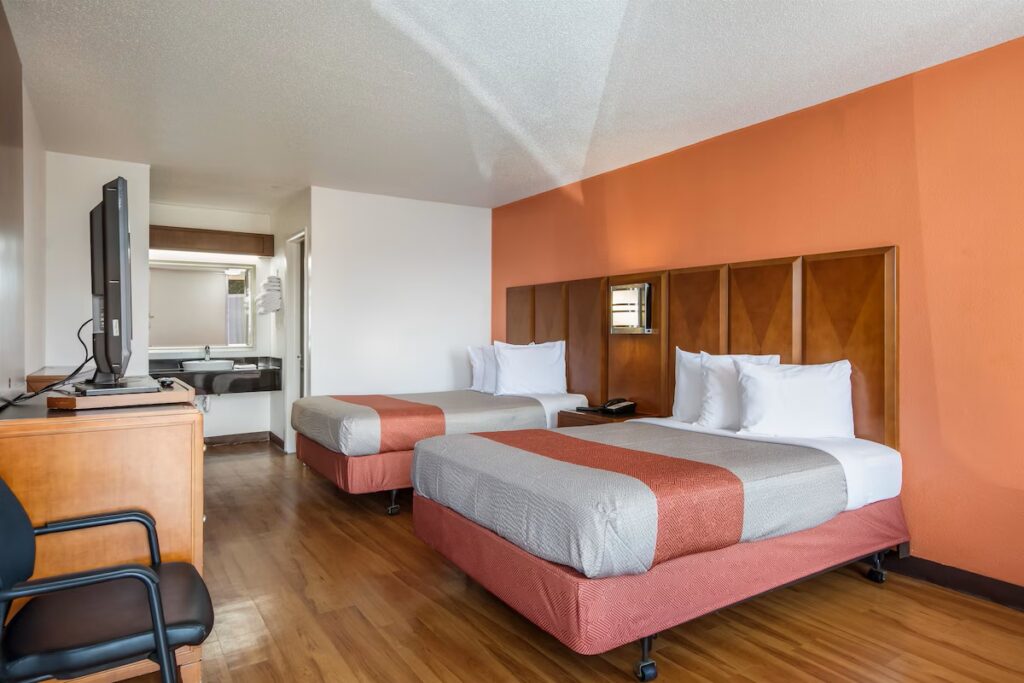 Motel 6-Van Buren, AR I- 40 - Image 3