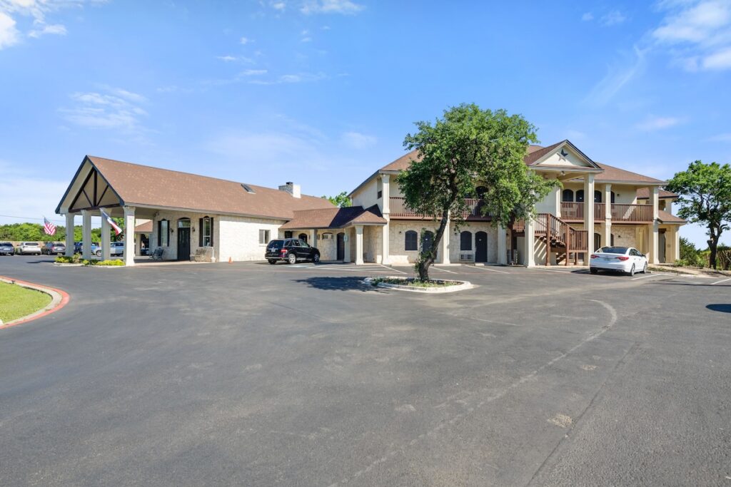 Mountain Star Lodge - Image 2