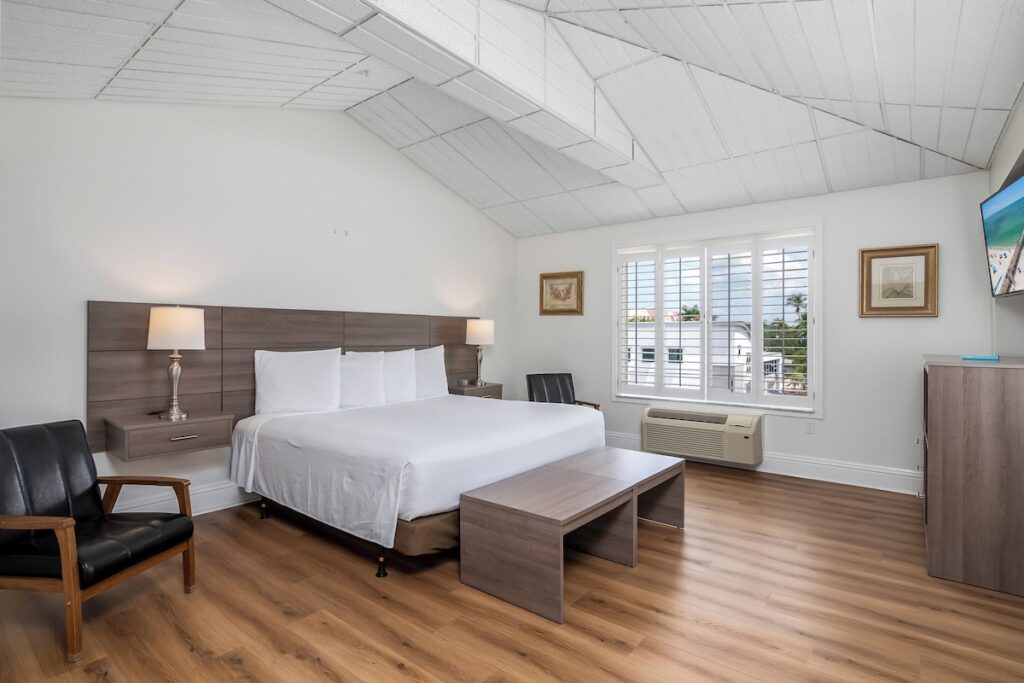 Naples Park Central Hotel - Image 2