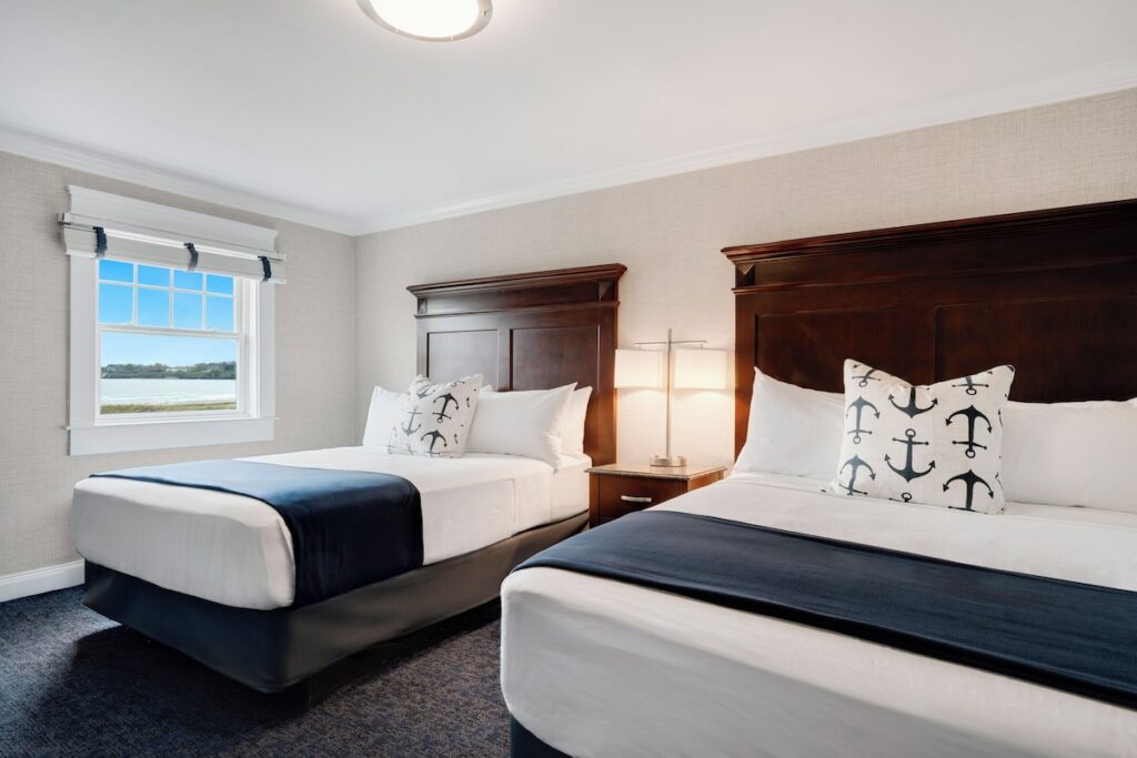 Newport Beach Hotel & Suites - Image 3