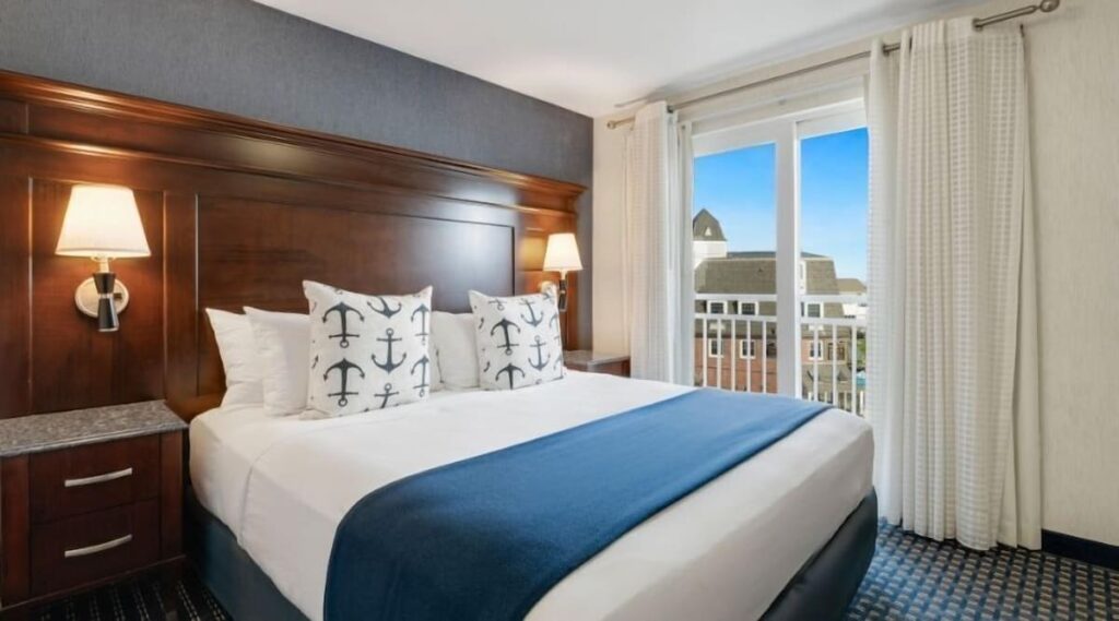 Newport Beach Hotel & Suites - Image 2