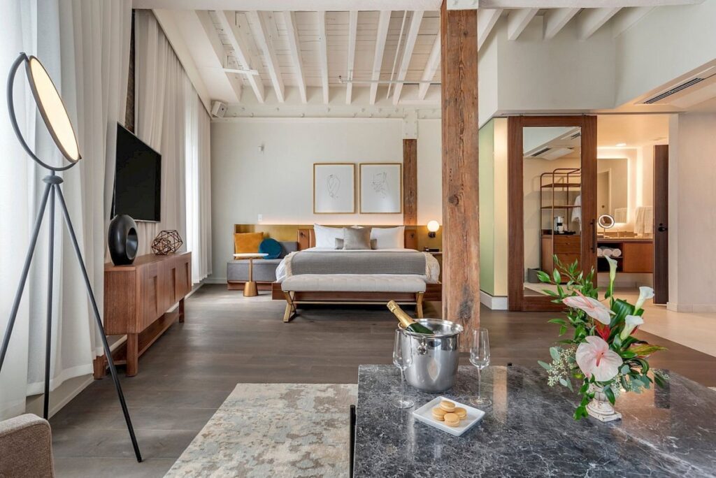 ONE11 Hotel - Image 2